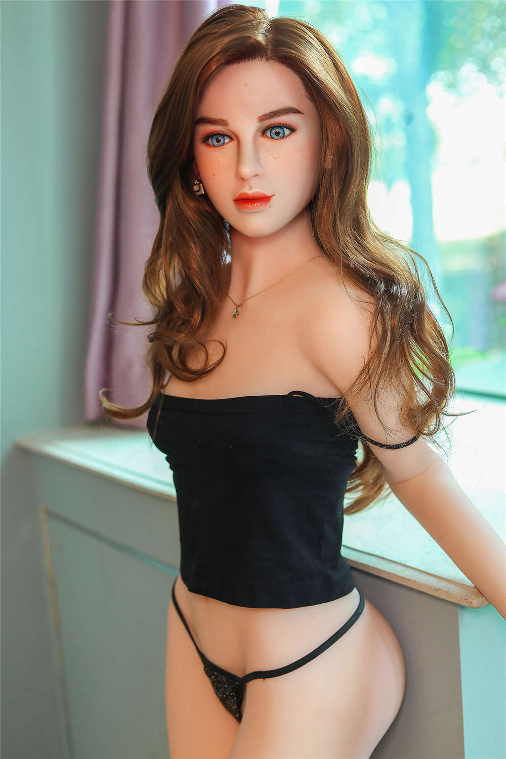 Langhaarige, schlanke Sexpuppe Marlowe