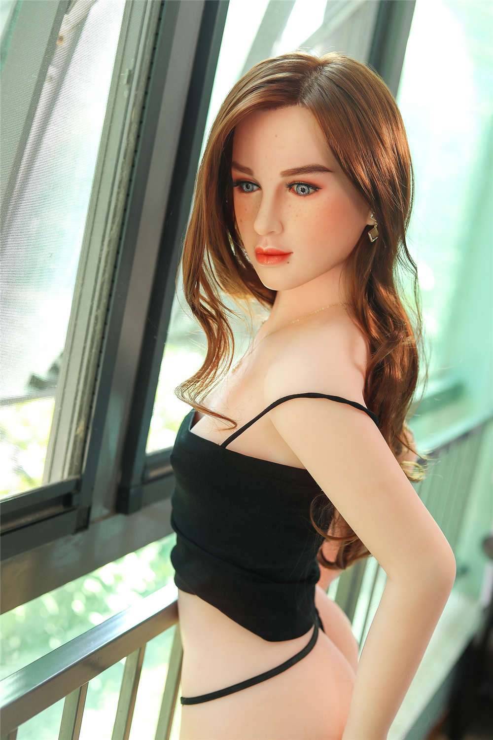 Sexy Sexpuppe Marlowe mit kleiner Oberweite